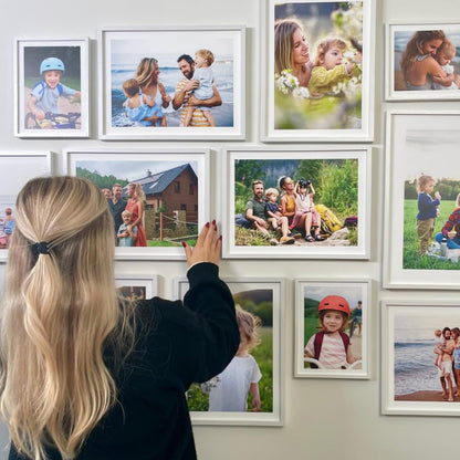Unikatni Zidni Dekor – Personalizovane Fotografije u Elegantnom Ramu bez Bušenja